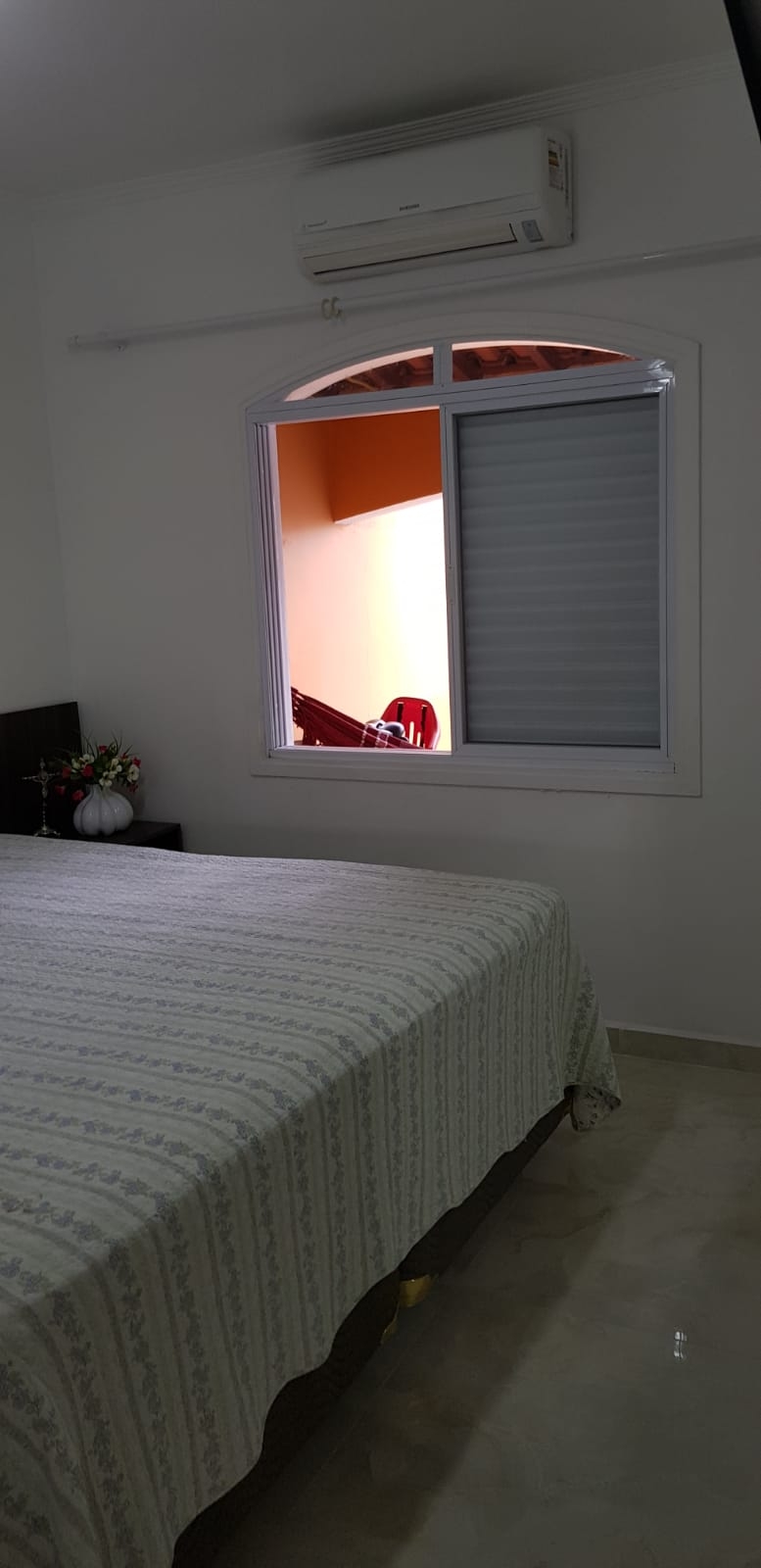 VENDO CASA NO BAIRRO OASIS, EM